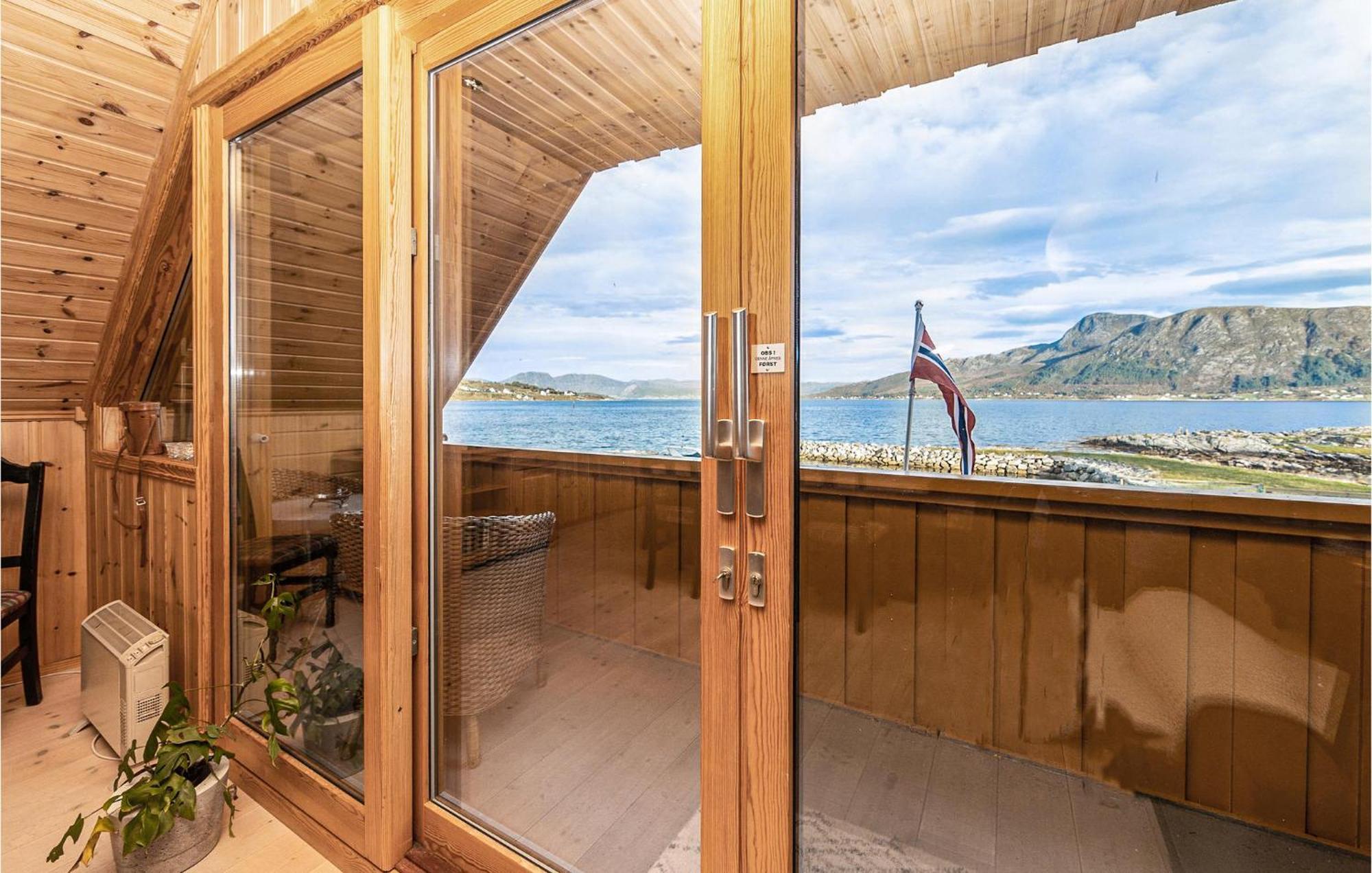 Awesome Home In Kvamsoy With Jacuzzi Sandvik  Exteriör bild