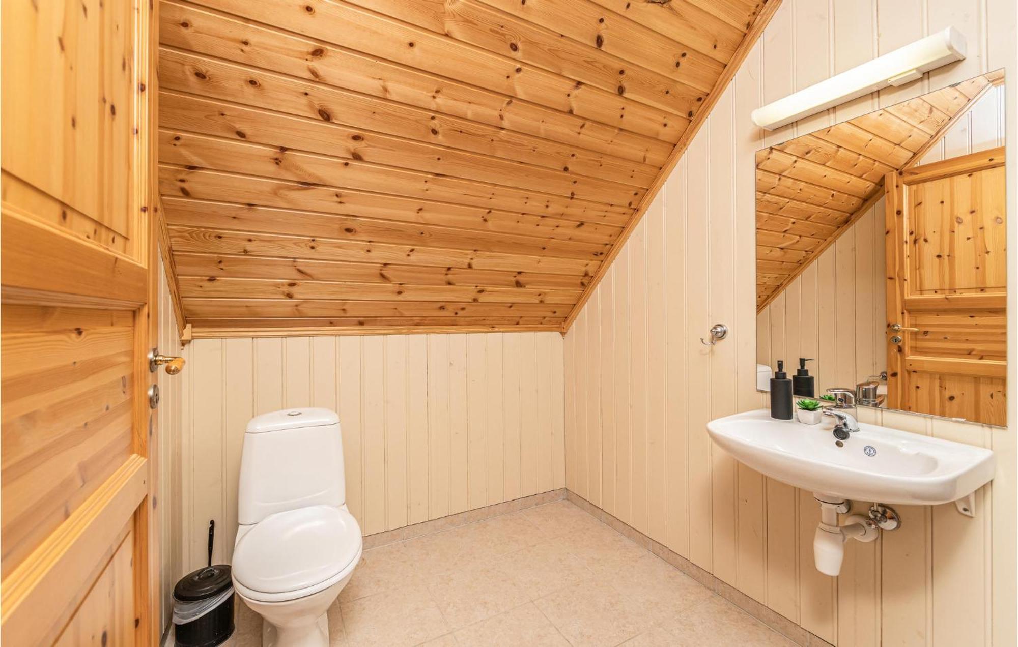 Awesome Home In Kvamsoy With Jacuzzi Sandvik  Exteriör bild