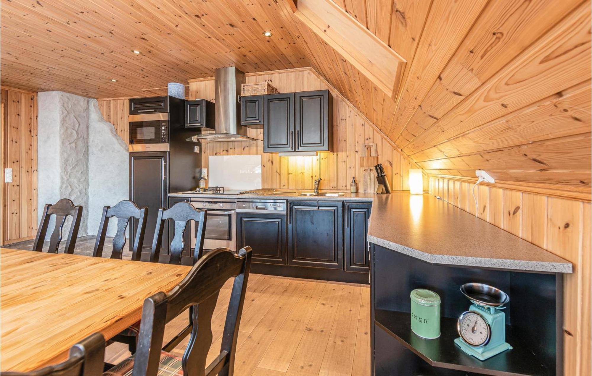 Awesome Home In Kvamsoy With Jacuzzi Sandvik  Exteriör bild