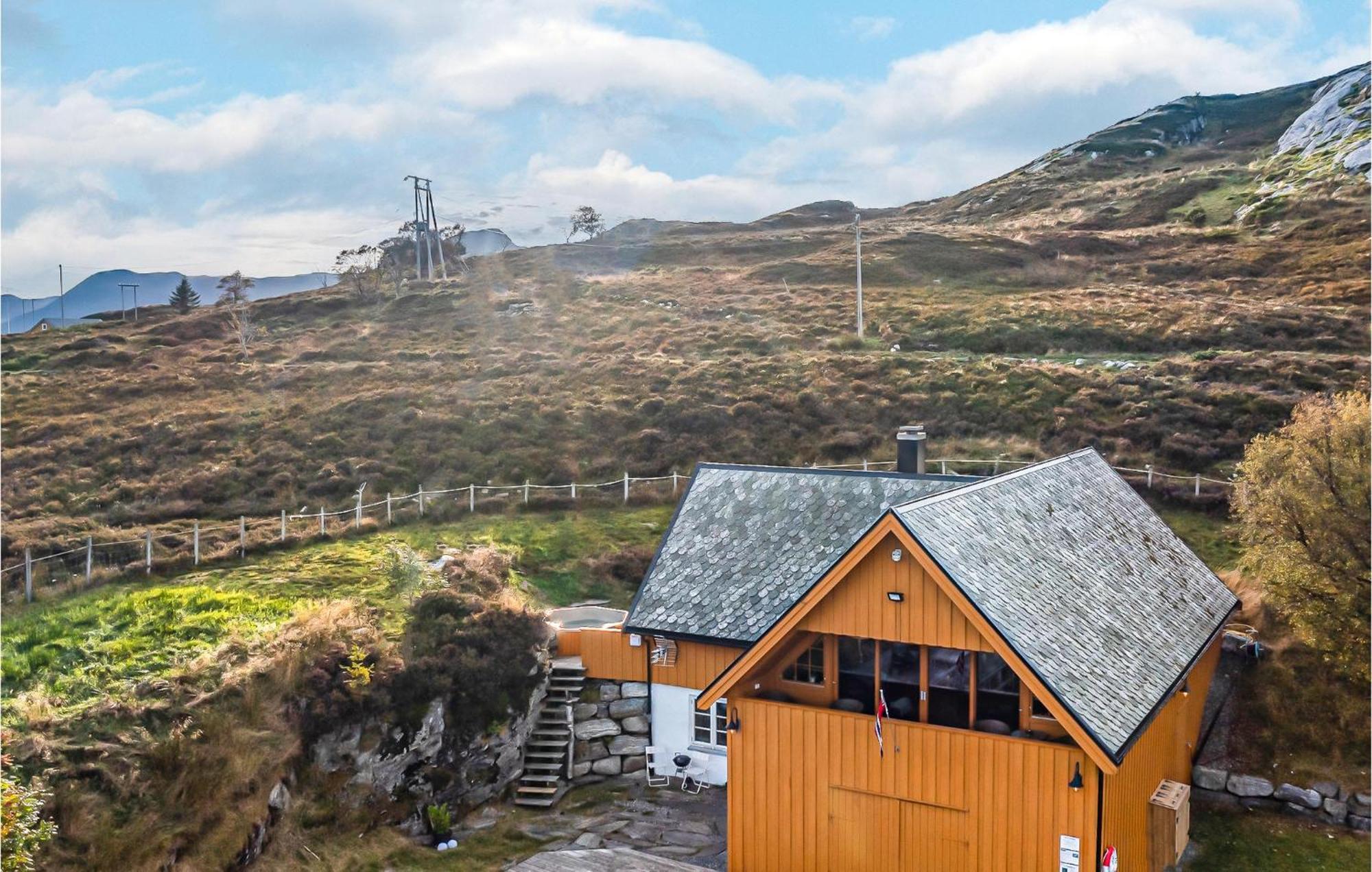 Awesome Home In Kvamsoy With Jacuzzi Sandvik  Exteriör bild