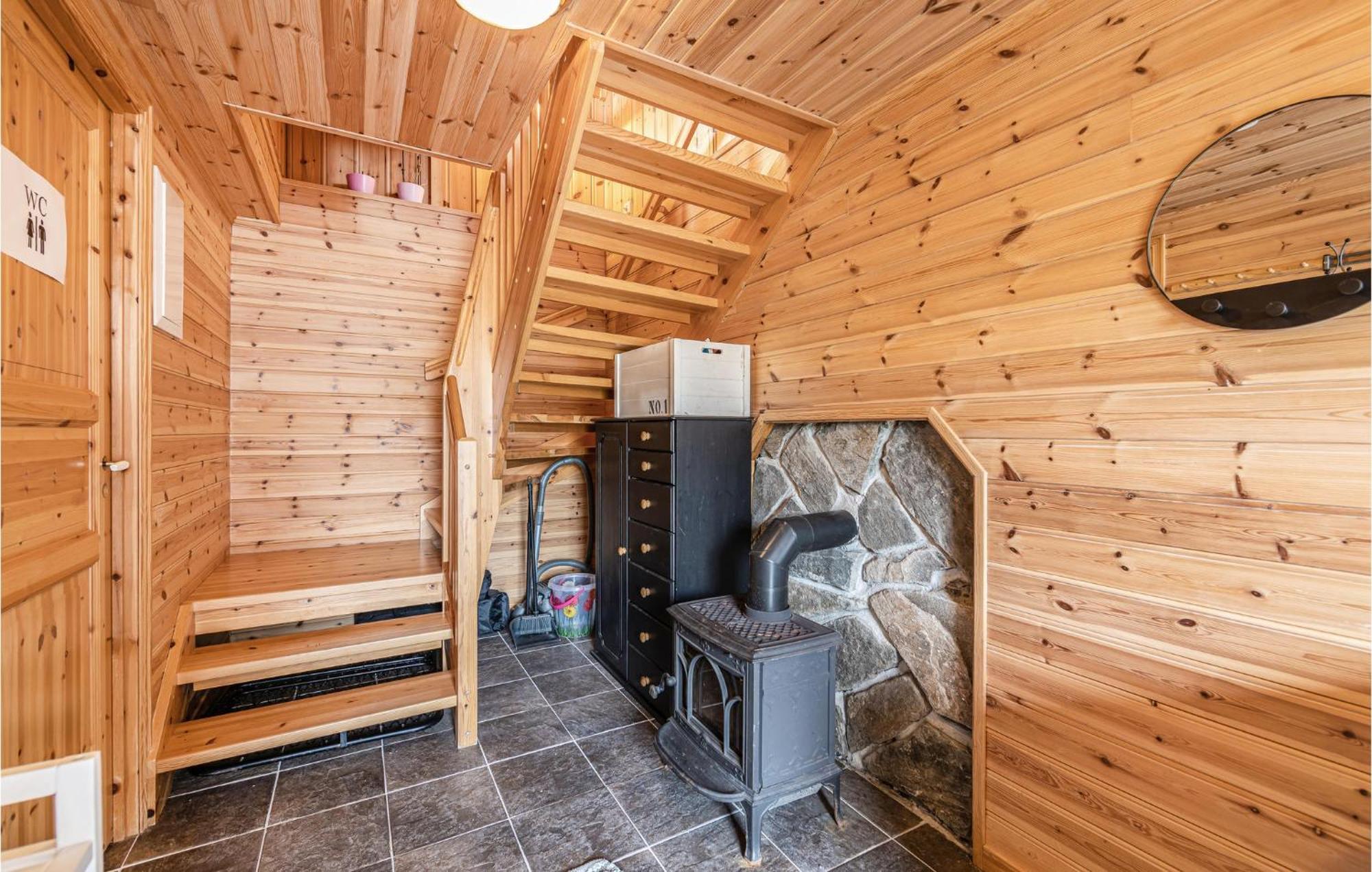 Awesome Home In Kvamsoy With Jacuzzi Sandvik  Exteriör bild