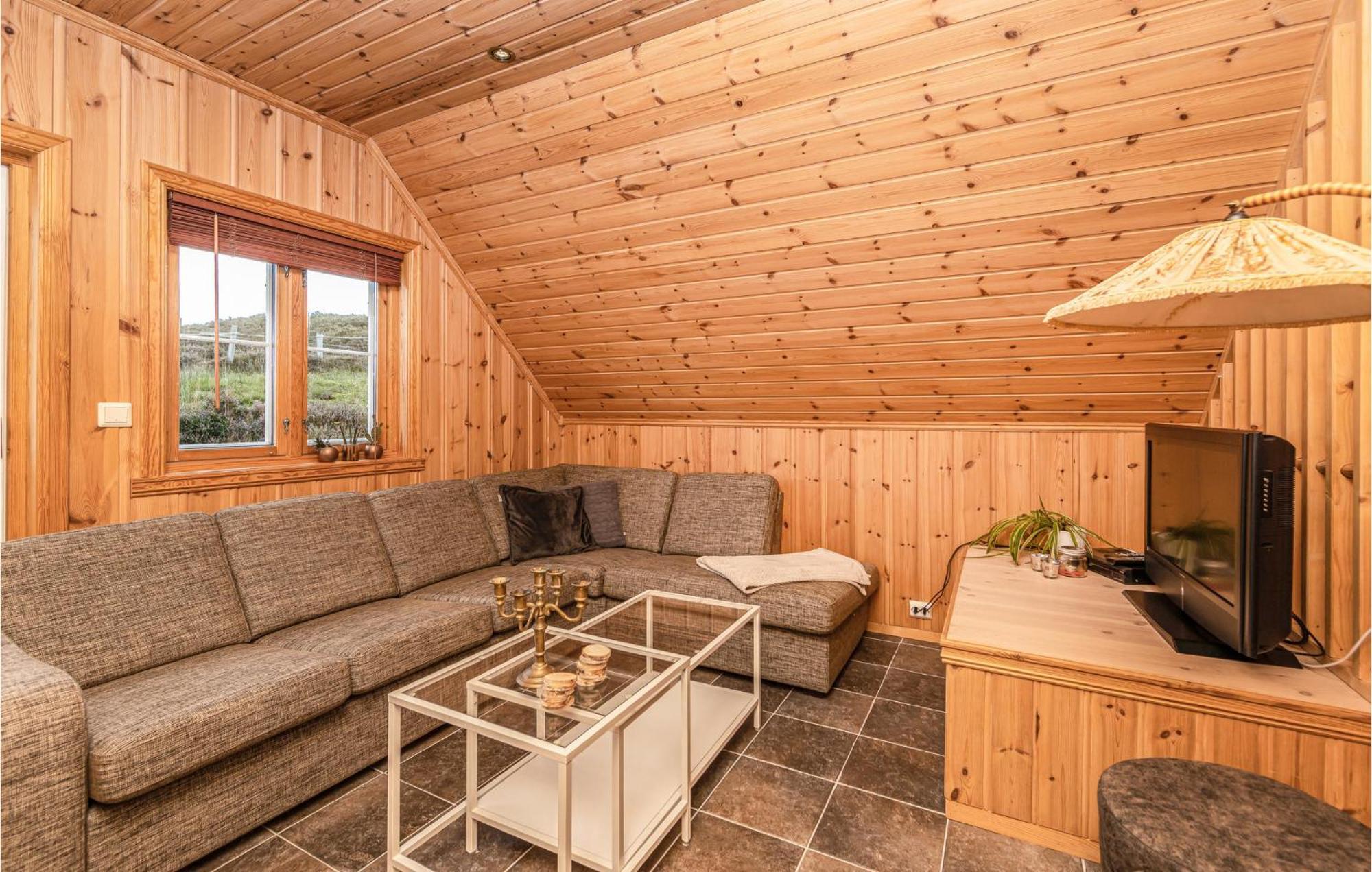Awesome Home In Kvamsoy With Jacuzzi Sandvik  Exteriör bild