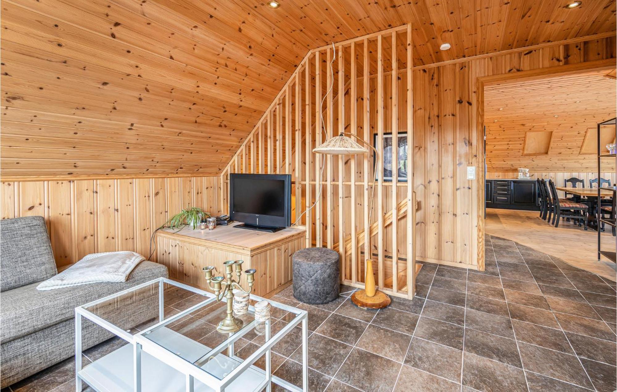 Awesome Home In Kvamsoy With Jacuzzi Sandvik  Exteriör bild