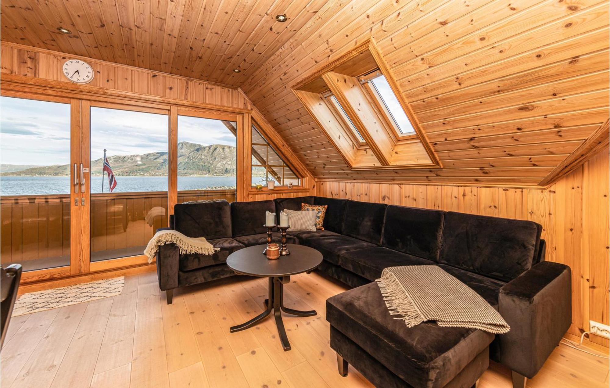 Awesome Home In Kvamsoy With Jacuzzi Sandvik  Exteriör bild