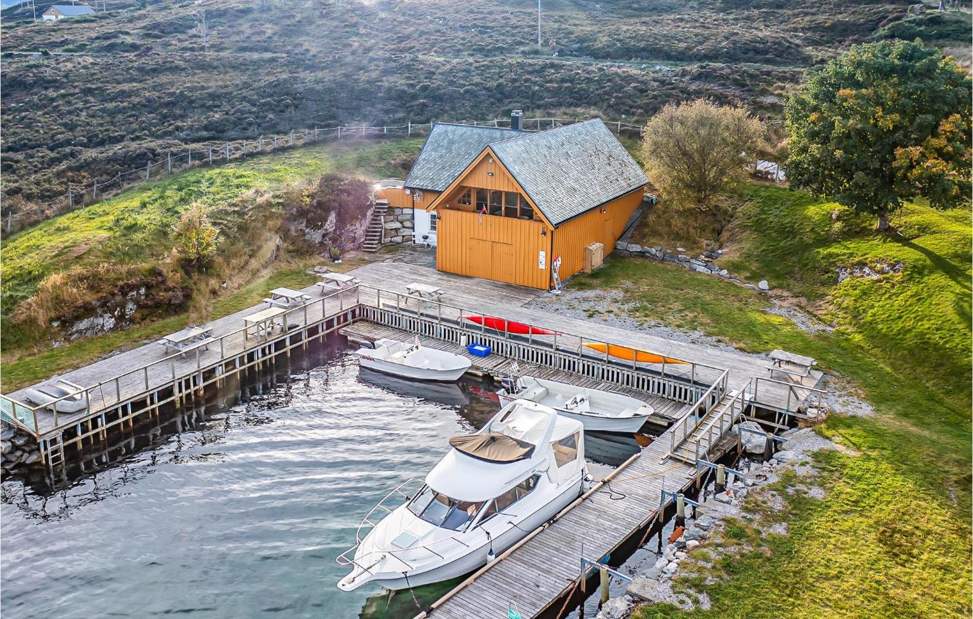 Awesome Home In Kvamsoy With Jacuzzi Sandvik  Exteriör bild