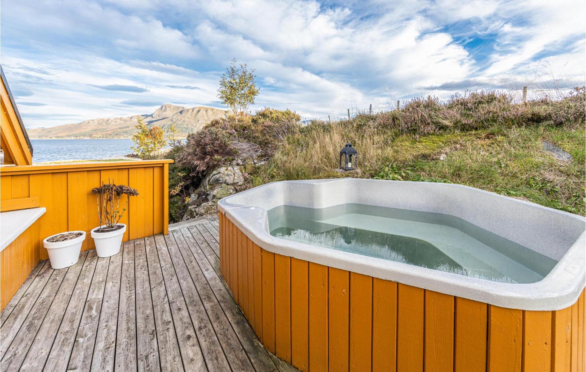 Awesome Home In Kvamsoy With Jacuzzi Sandvik  Exteriör bild