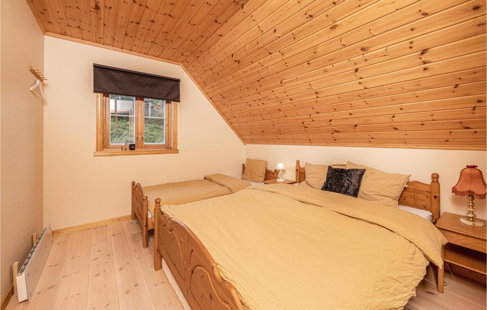 Awesome Home In Kvamsoy With Jacuzzi Sandvik  Exteriör bild