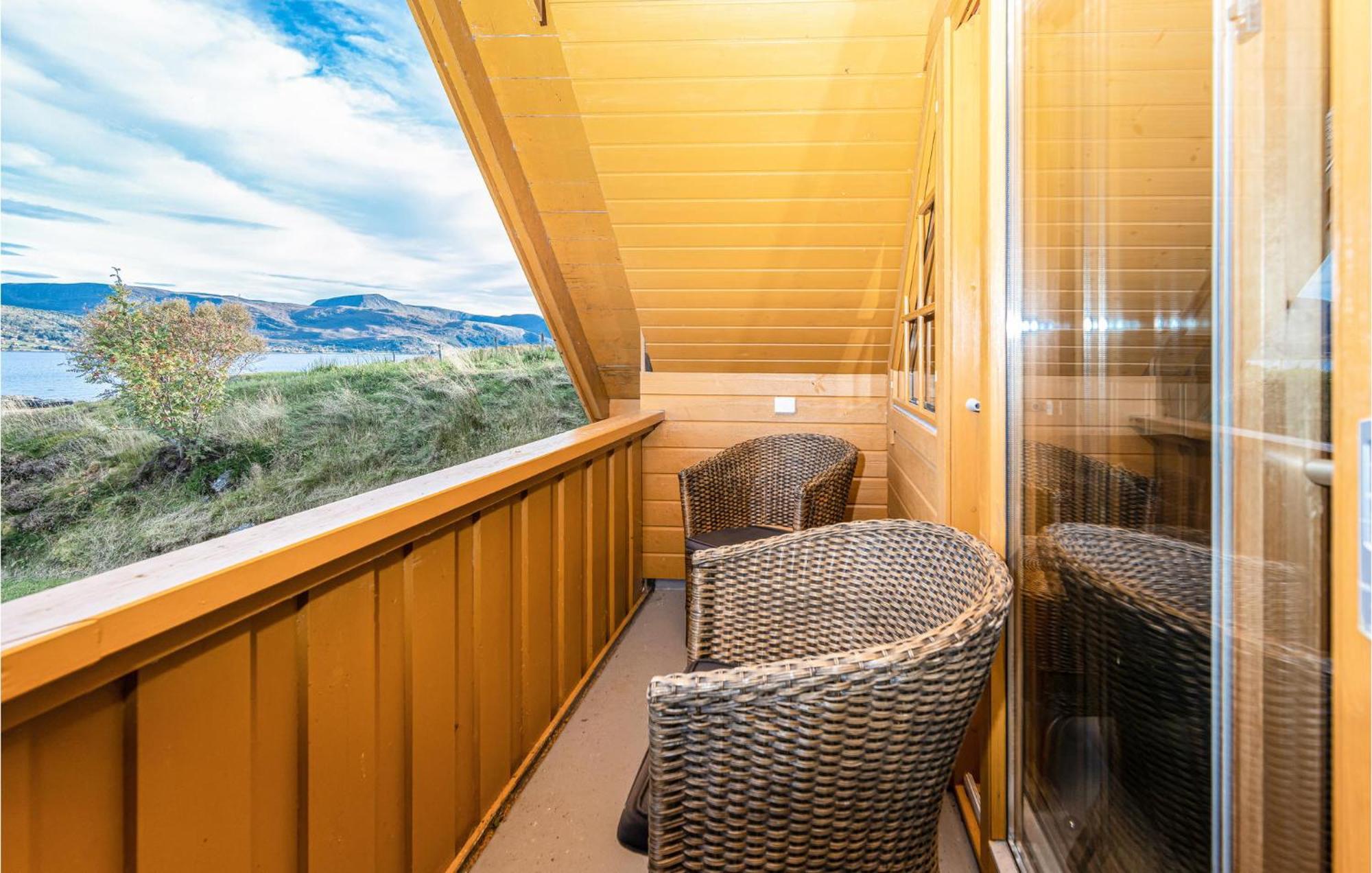 Awesome Home In Kvamsoy With Jacuzzi Sandvik  Exteriör bild