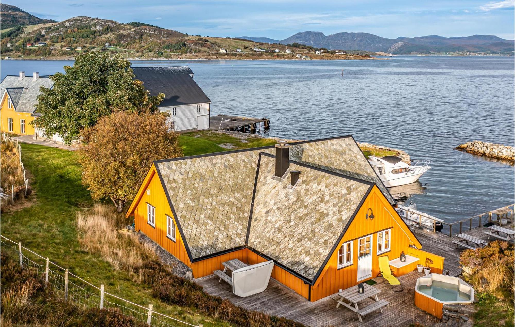 Awesome Home In Kvamsoy With Jacuzzi Sandvik  Exteriör bild