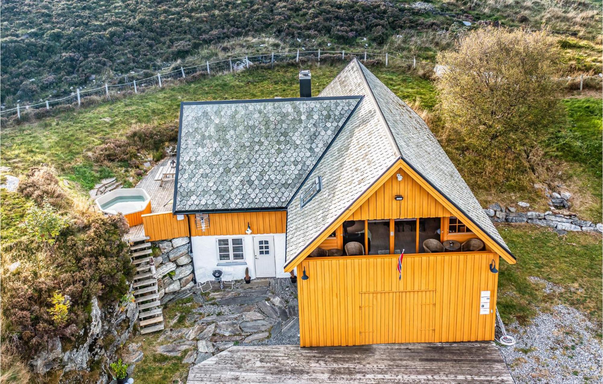 Awesome Home In Kvamsoy With Jacuzzi Sandvik  Exteriör bild